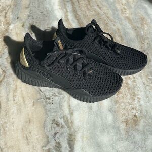 Puma - Black and gold sneakers